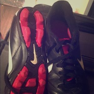 Soccer shoes